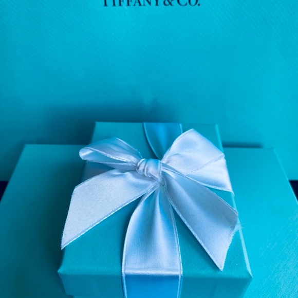 New, Tiffany & Co. Sterling Silver Red outline Heart Necklace. Authentic. - Picture 6 of 6